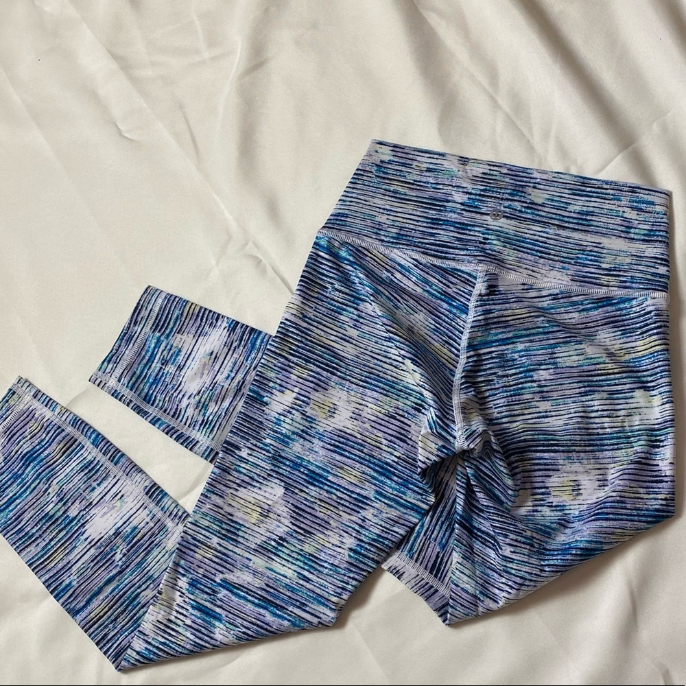 Unique Lululemon wonder under leggings